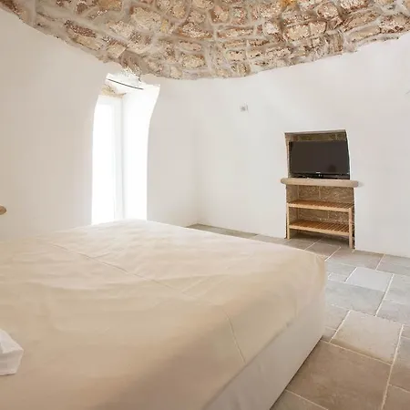 Velia Villa